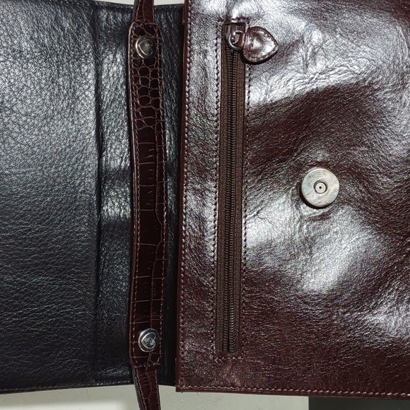 Brighton Croc Embossed Leather Convertible Clutch/Crossbody Organizer Bag - Picture 5 of 12